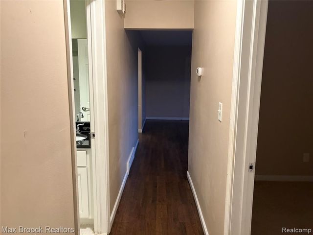 32246 Oakview Drive, Warren, MI 48092