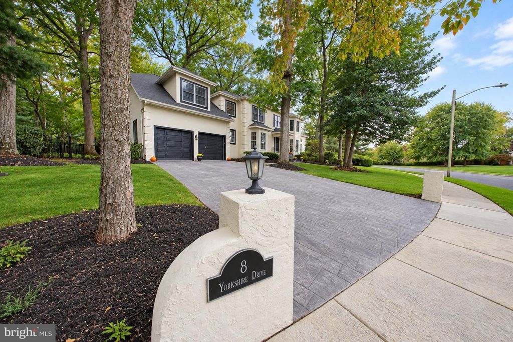 8 YORKSHIRE DR, VOORHEES, NJ 08043 — photo 2