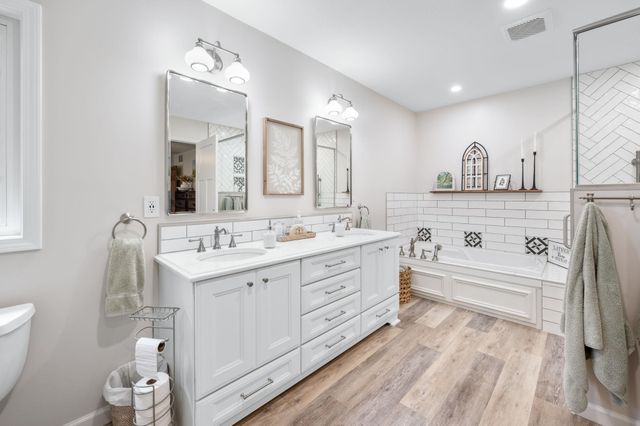 246 Peachwood Dr., Haysville, KS 67060