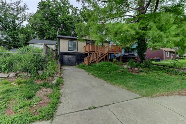 6120 Elmwood Avenue, Kansas City, MO 64130