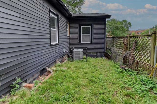 6120 Elmwood Avenue, Kansas City, MO 64130