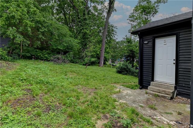 6120 Elmwood Avenue, Kansas City, MO 64130