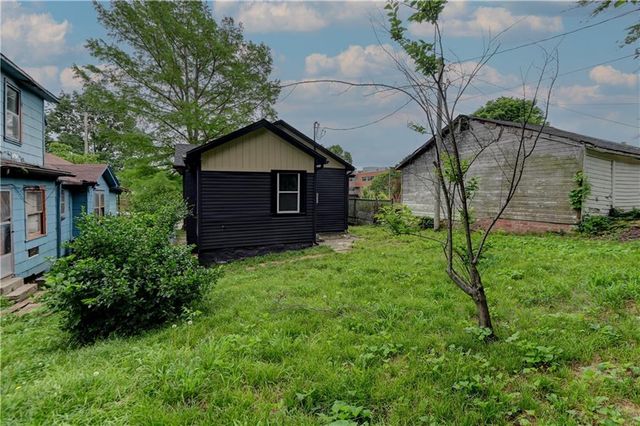 6120 Elmwood Avenue, Kansas City, MO 64130
