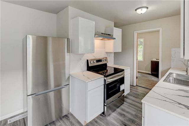6120 Elmwood Avenue, Kansas City, MO 64130