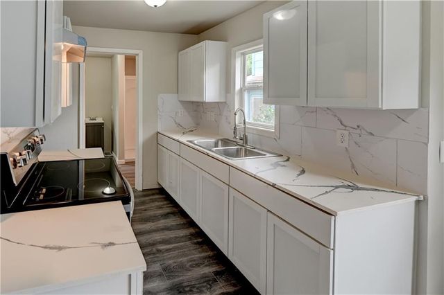 6120 Elmwood Avenue, Kansas City, MO 64130