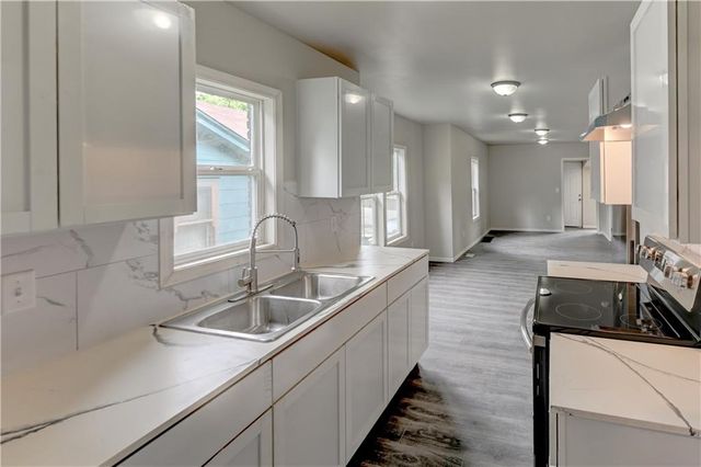 6120 Elmwood Avenue, Kansas City, MO 64130