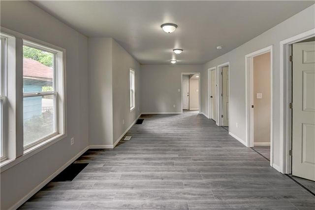 6120 Elmwood Avenue, Kansas City, MO 64130