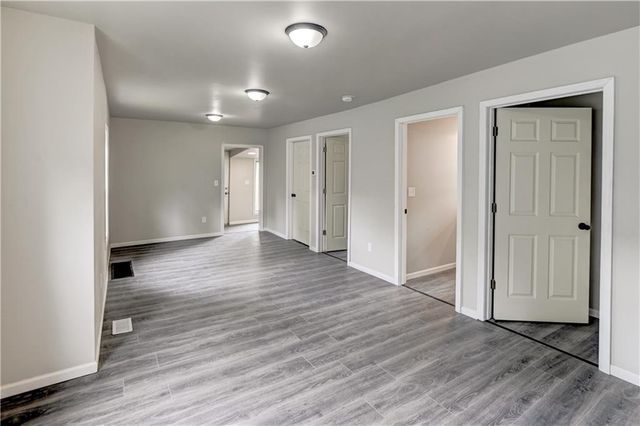 6120 Elmwood Avenue, Kansas City, MO 64130