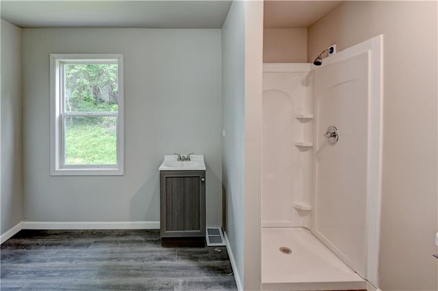 6120 Elmwood Avenue, Kansas City, MO 64130