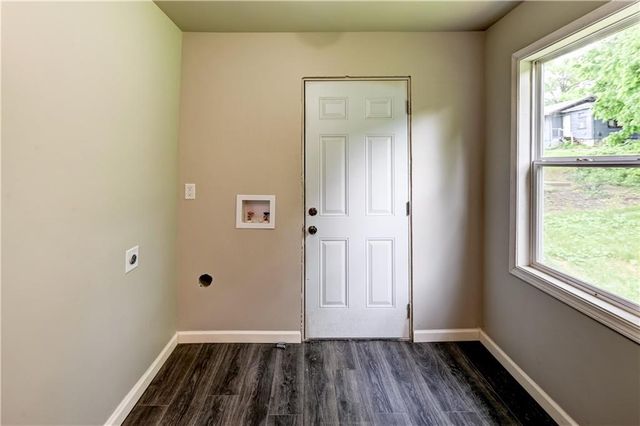 6120 Elmwood Avenue, Kansas City, MO 64130