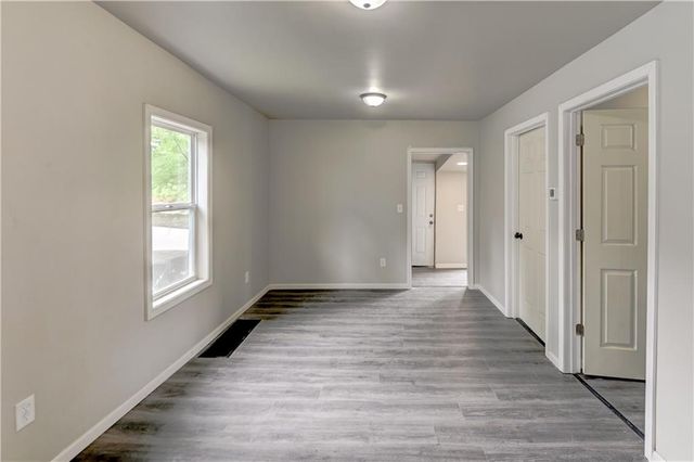 6120 Elmwood Avenue, Kansas City, MO 64130