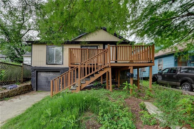 6120 Elmwood Avenue, Kansas City, MO 64130