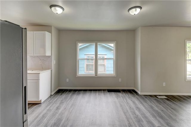 6120 Elmwood Avenue, Kansas City, MO 64130