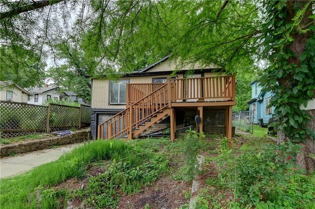 6120 Elmwood Avenue, Kansas City, MO 64130
