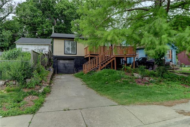 6120 Elmwood Avenue, Kansas City, MO 64130