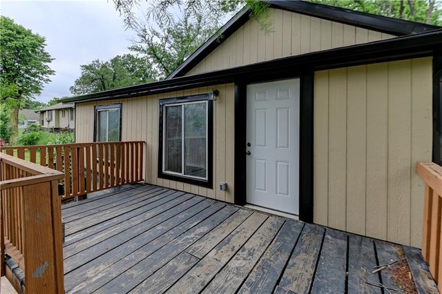 6120 Elmwood Avenue, Kansas City, MO 64130