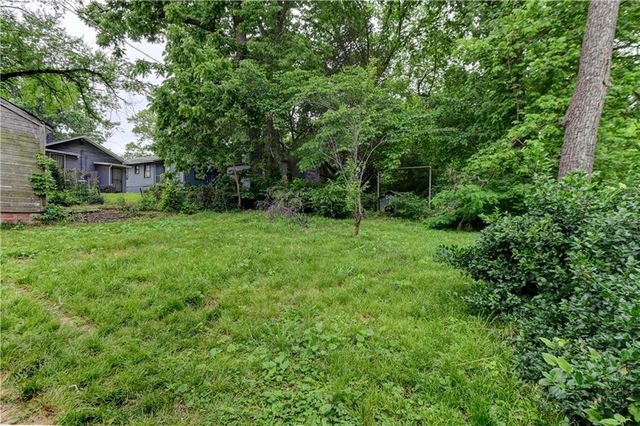 6120 Elmwood Avenue, Kansas City, MO 64130