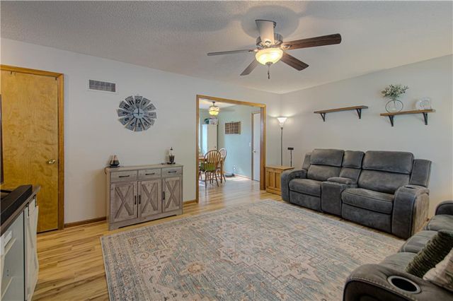 701 N Jesse Street, Kearney, MO 64060