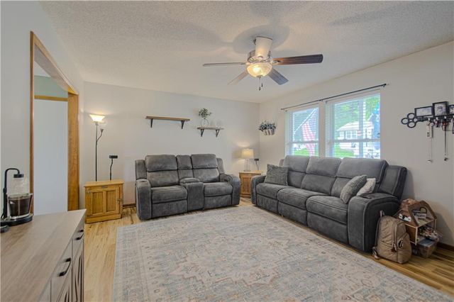 701 N Jesse Street, Kearney, MO 64060