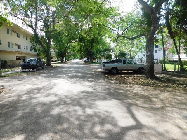 427 Santander Ave 302, Coral Gables, FL 33134