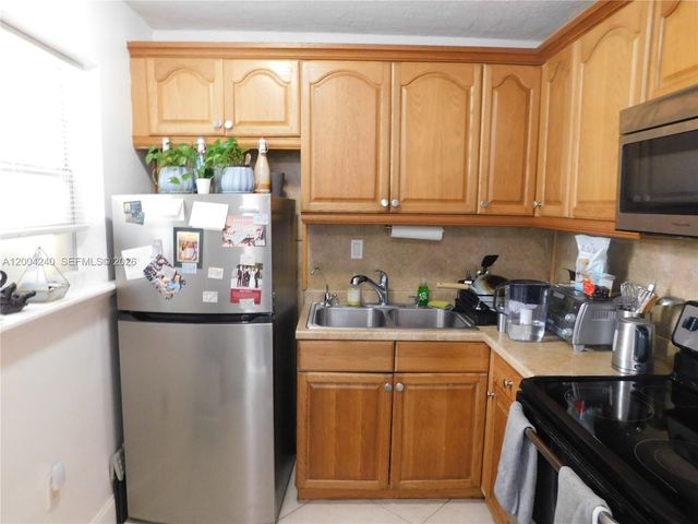 427 Santander Ave 302, Coral Gables, FL 33134