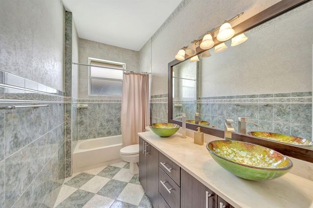 6420 NW 41st Street, Coral Springs, FL 33067