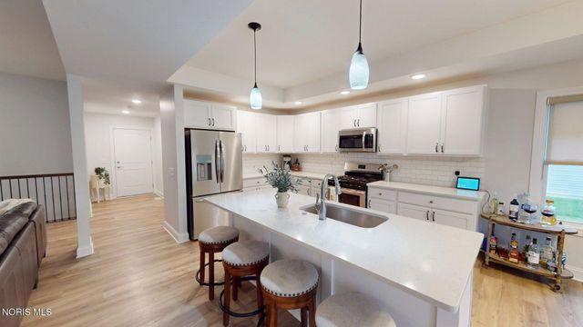 1578 Henline Way, Waterville, OH 43566