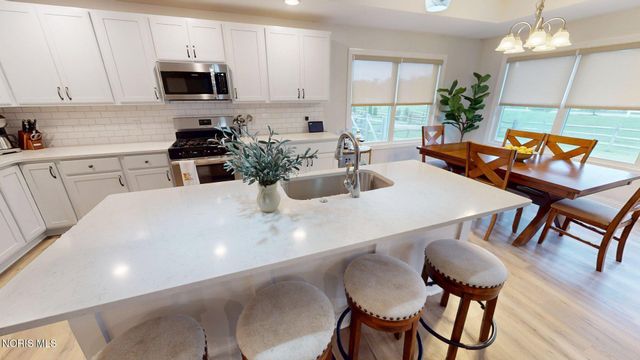 1578 Henline Way, Waterville, OH 43566