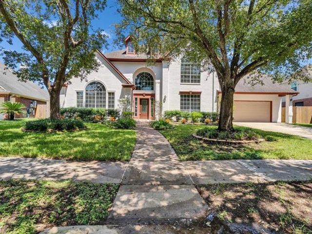 1915 Hollys Way, Sugar Land, TX 77479