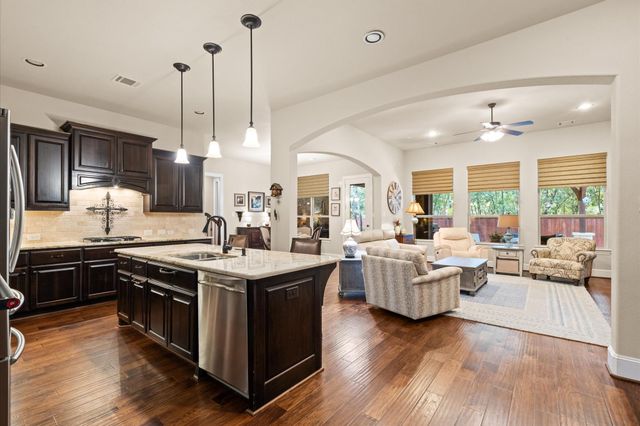 110 Monterrey Bend, Montgomery, TX 77316