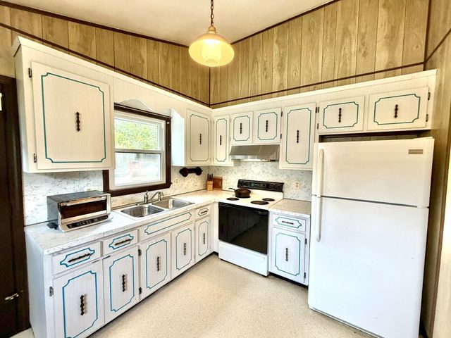 110 Hubbard Ave, Brockton, MA 02301