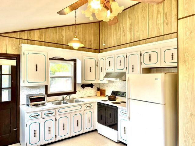 110 Hubbard Ave, Brockton, MA 02301