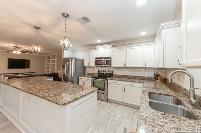 2961 WHITE PINE DR, Schertz, TX 78154