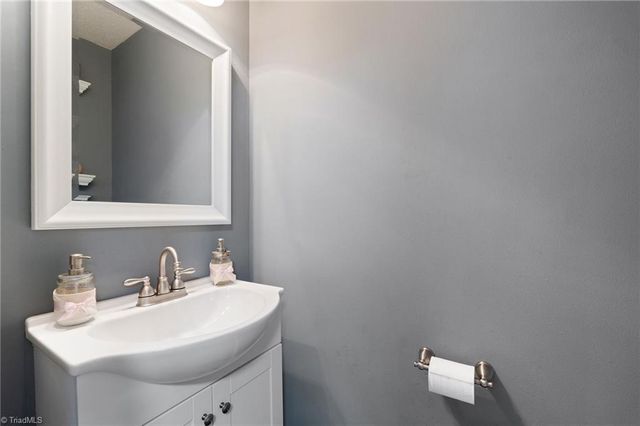 556 Oxford Street, Winston-salem, NC 27103