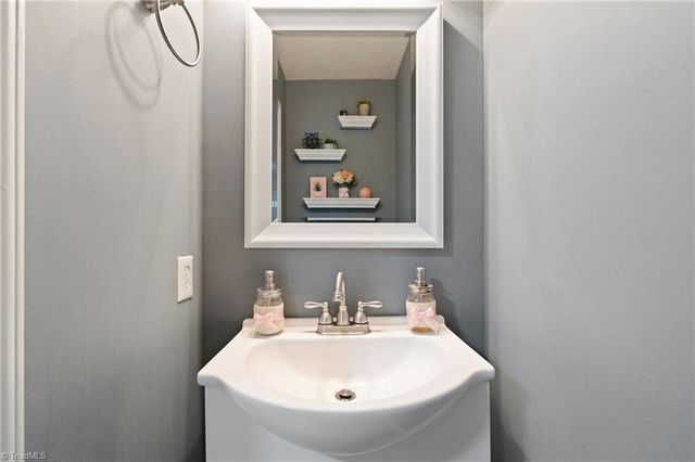 556 Oxford Street, Winston-salem, NC 27103