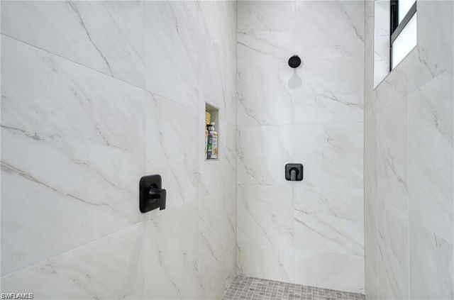 219 33rd AVE NW, Naples, FL 34120