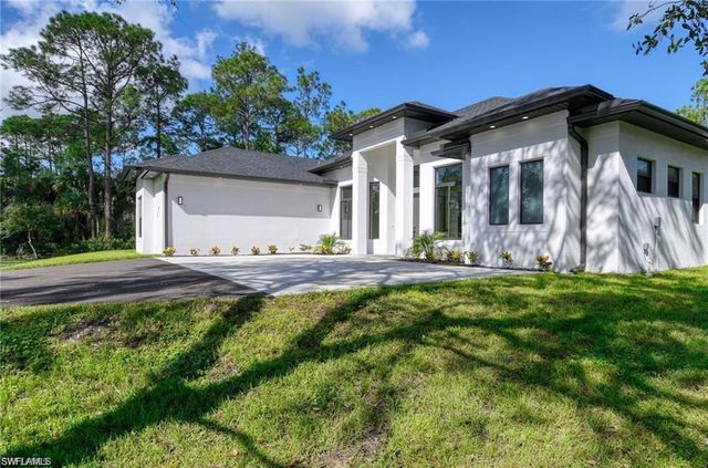219 33rd AVE NW, Naples, FL 34120