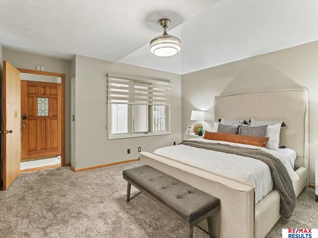 6013 Oak Hills Drive, Omaha, NE 68137