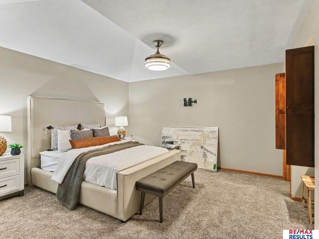 6013 Oak Hills Drive, Omaha, NE 68137