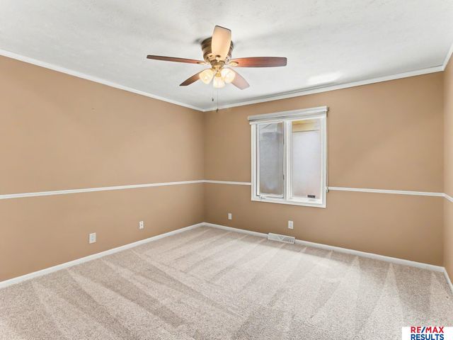 6013 Oak Hills Drive, Omaha, NE 68137