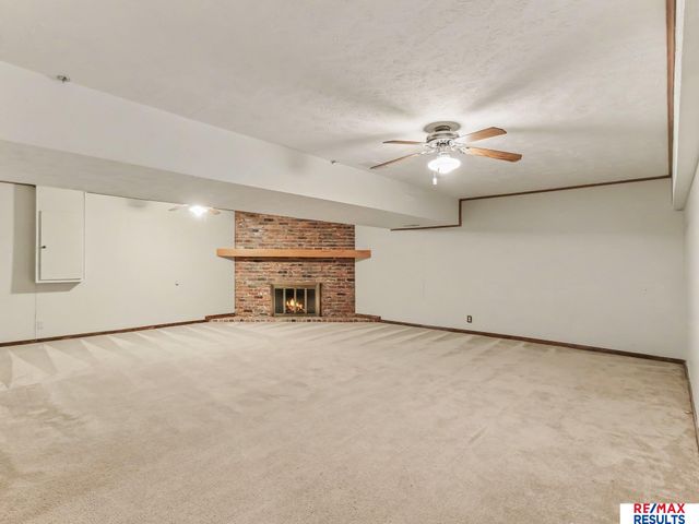6013 Oak Hills Drive, Omaha, NE 68137