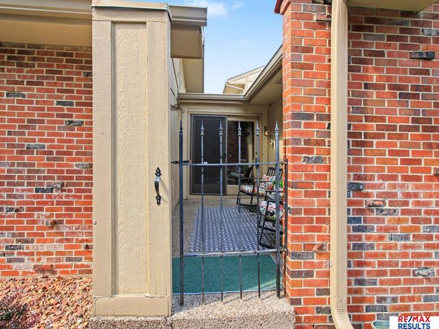 6013 Oak Hills Drive, Omaha, NE 68137