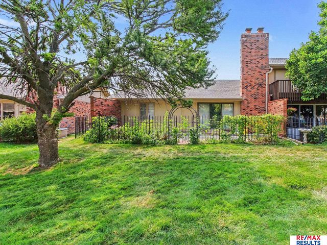 6013 Oak Hills Drive, Omaha, NE 68137