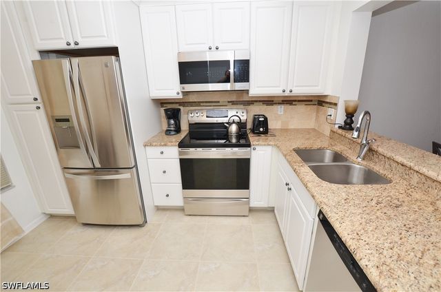 1044 Woodshire LN B210, Naples, FL 34105