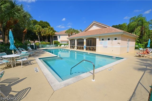 1044 Woodshire LN B210, Naples, FL 34105
