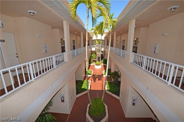 1044 Woodshire LN B210, Naples, FL 34105