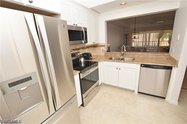 1044 Woodshire LN B210, Naples, FL 34105