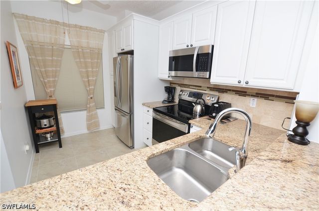 1044 Woodshire LN B210, Naples, FL 34105