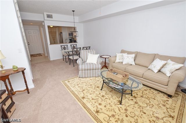 1044 Woodshire LN B210, Naples, FL 34105