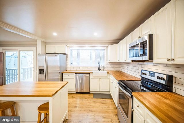 16080 DEER PARK DR, Dumfries, VA 22025